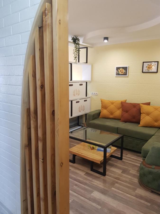 Relax Samtredia Exterior foto