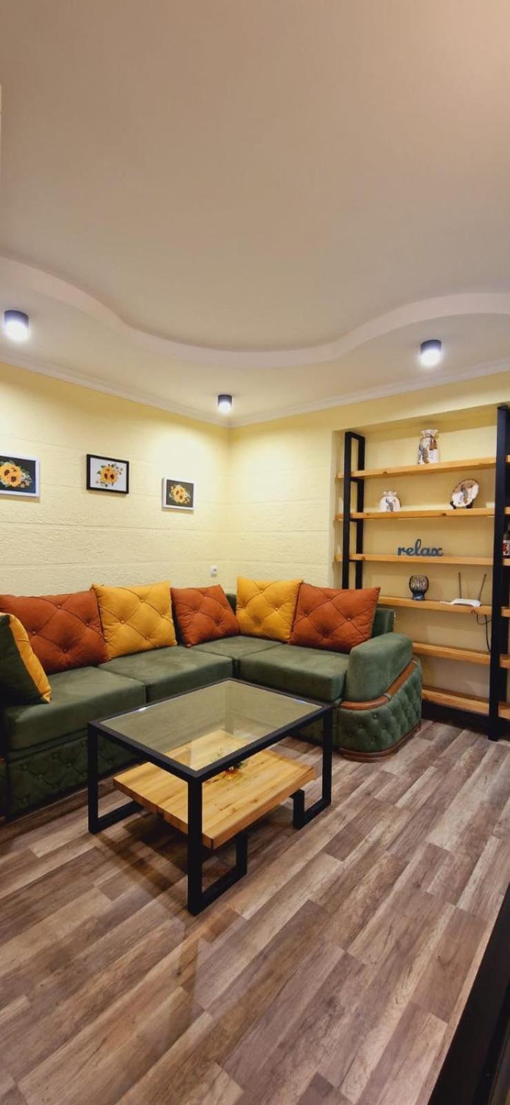 Relax Samtredia Exterior foto